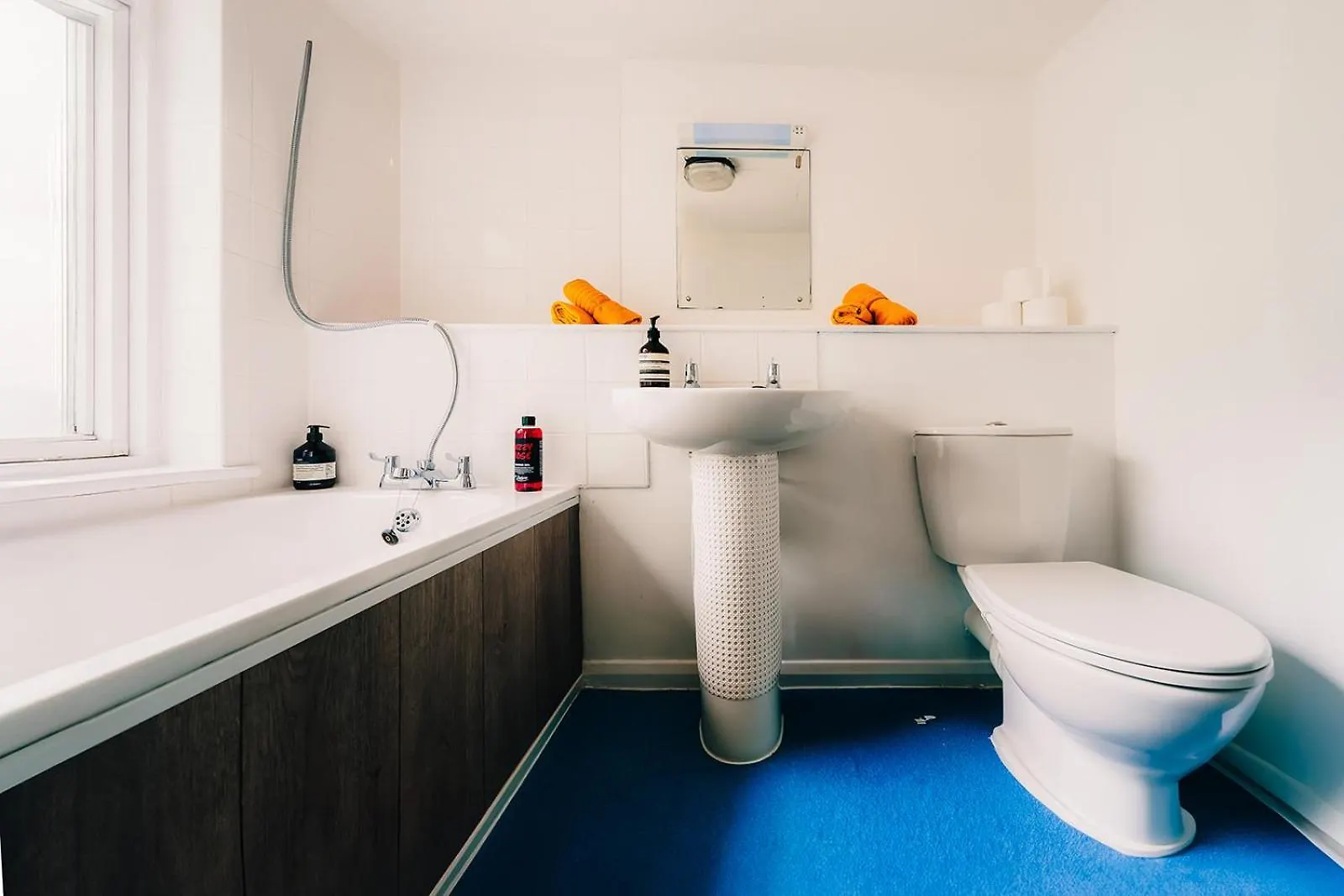 2 Bedroom Apartment Near London Bridge With A Garden 0*,  United Kingdom
