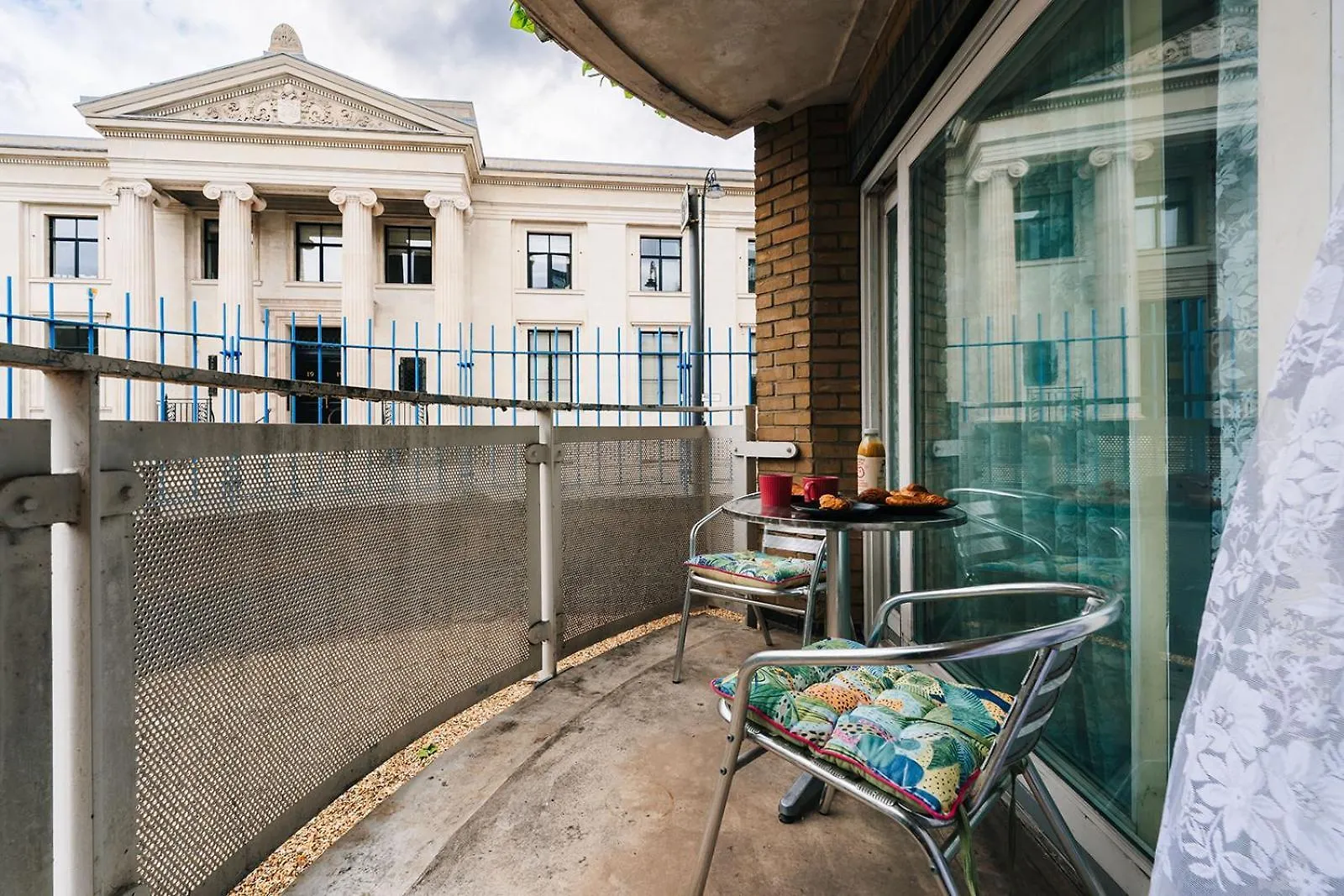 2 Bedroom Apartment Near London Bridge With A Garden
