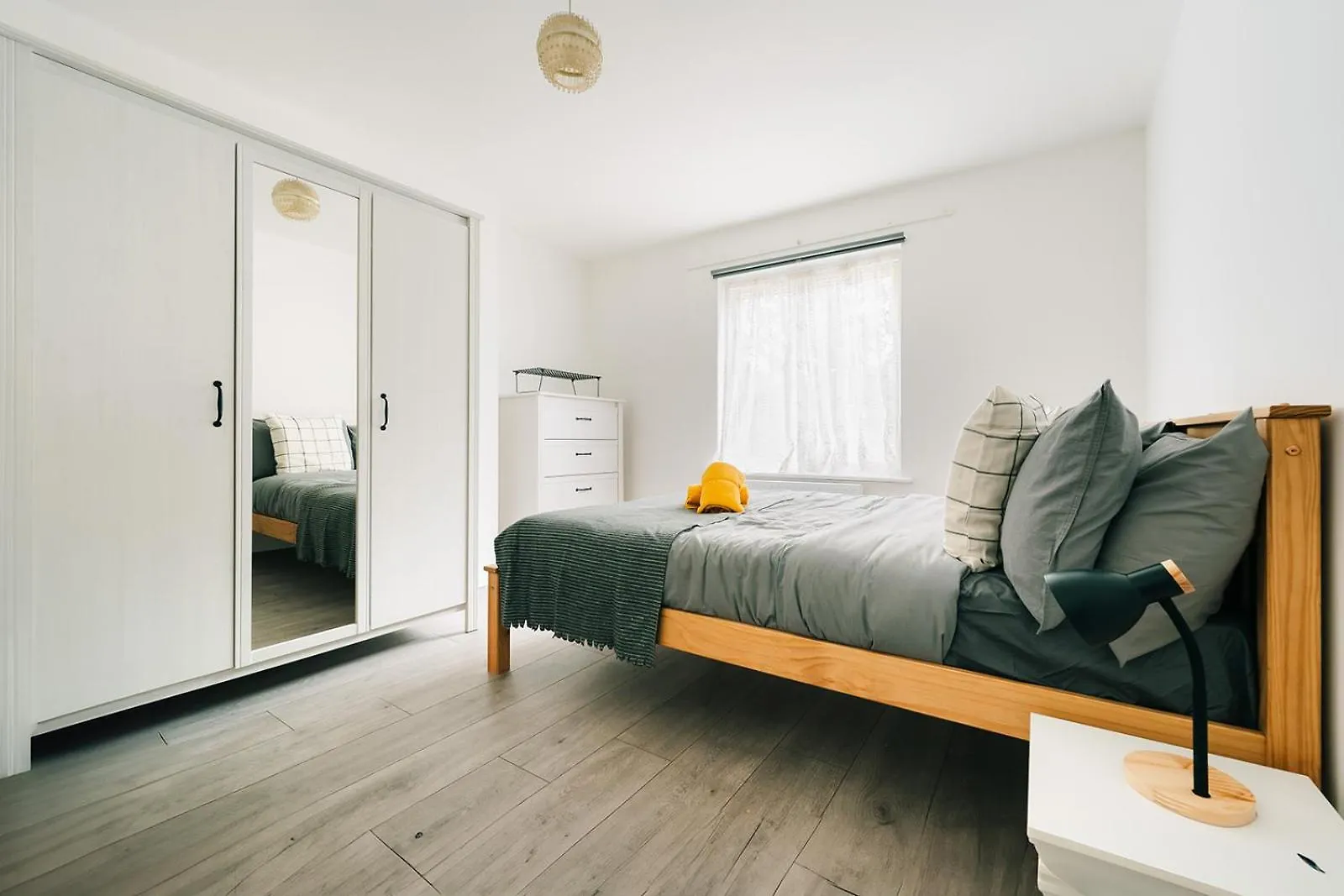 2 Bedroom Apartment Near London Bridge With A Garden