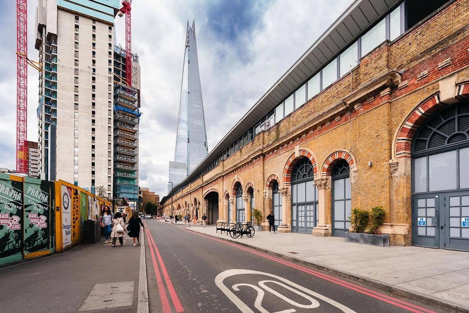 2 Bedroom Apartment Near London Bridge With A Garden 0*,  United Kingdom